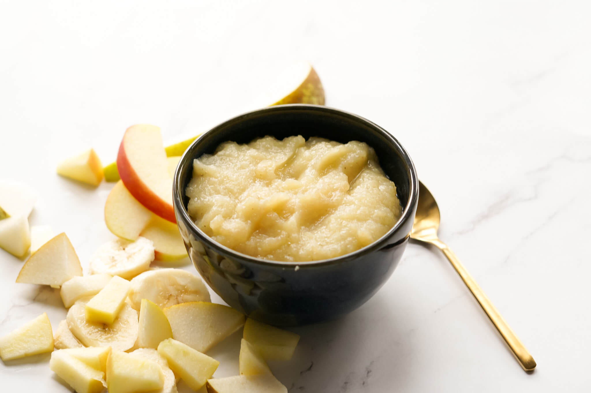 fruithapje met appel, banaan en peer