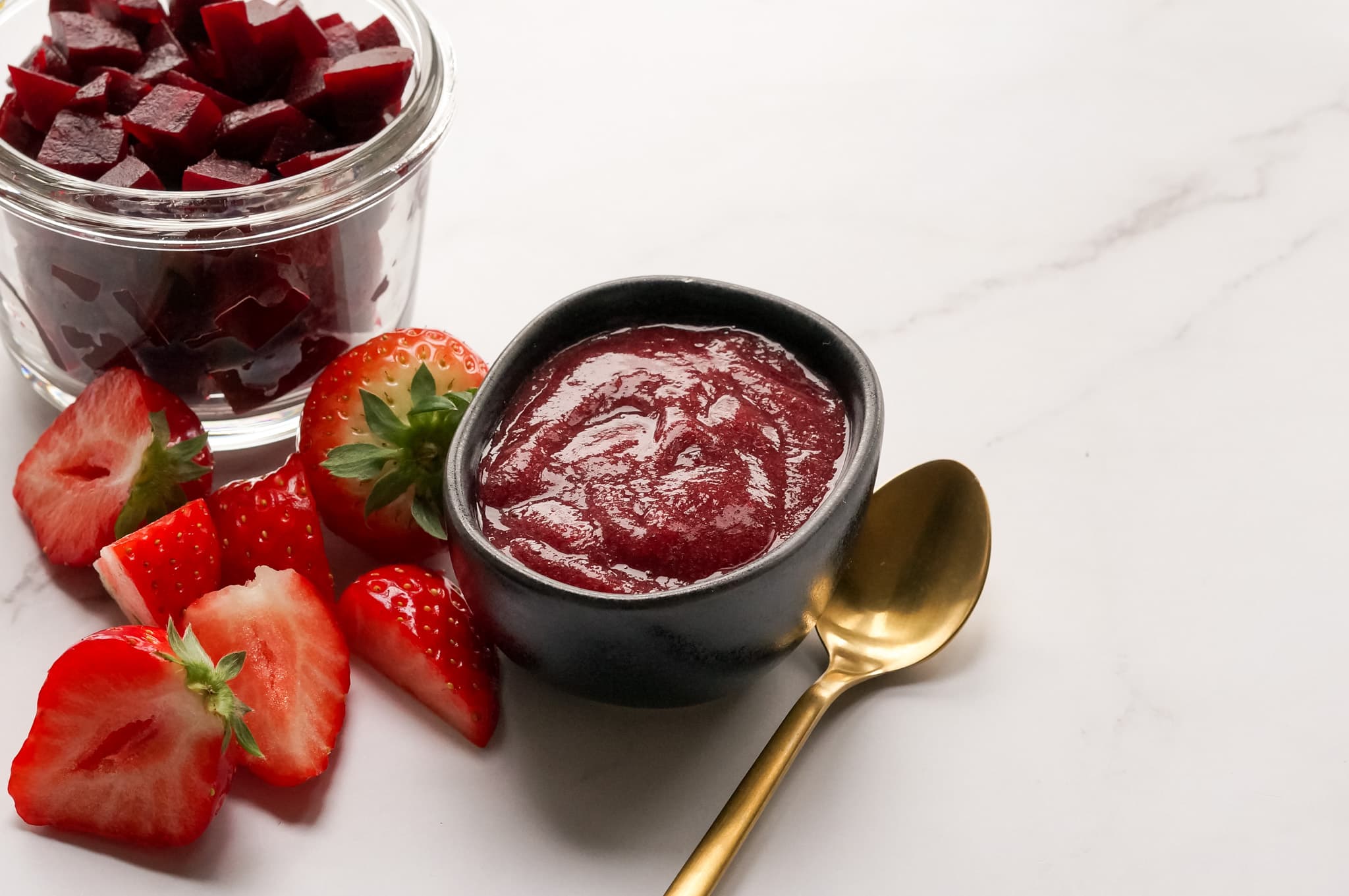 Oefenhapje met aardbei en rode bietjes van Happje