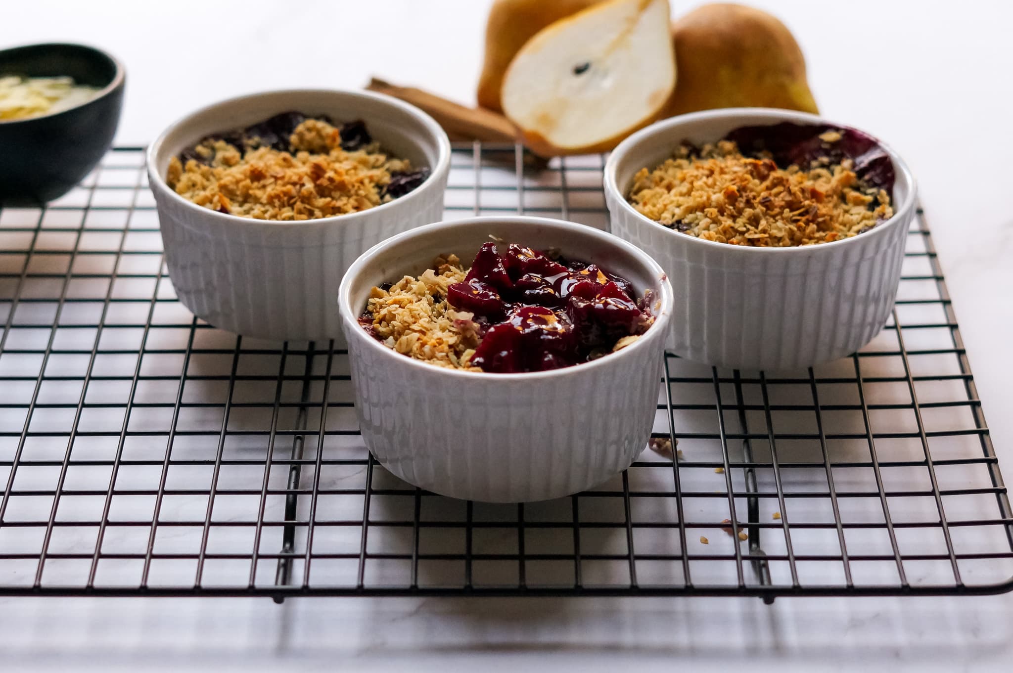 Toetje met stoofpeertjes: stoofperencrumble